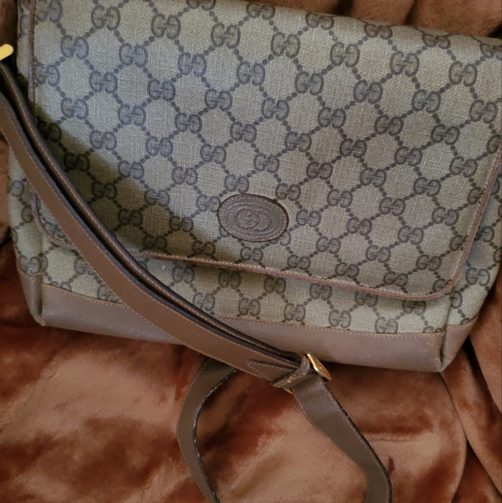 Authentic Gucci crossbody purse